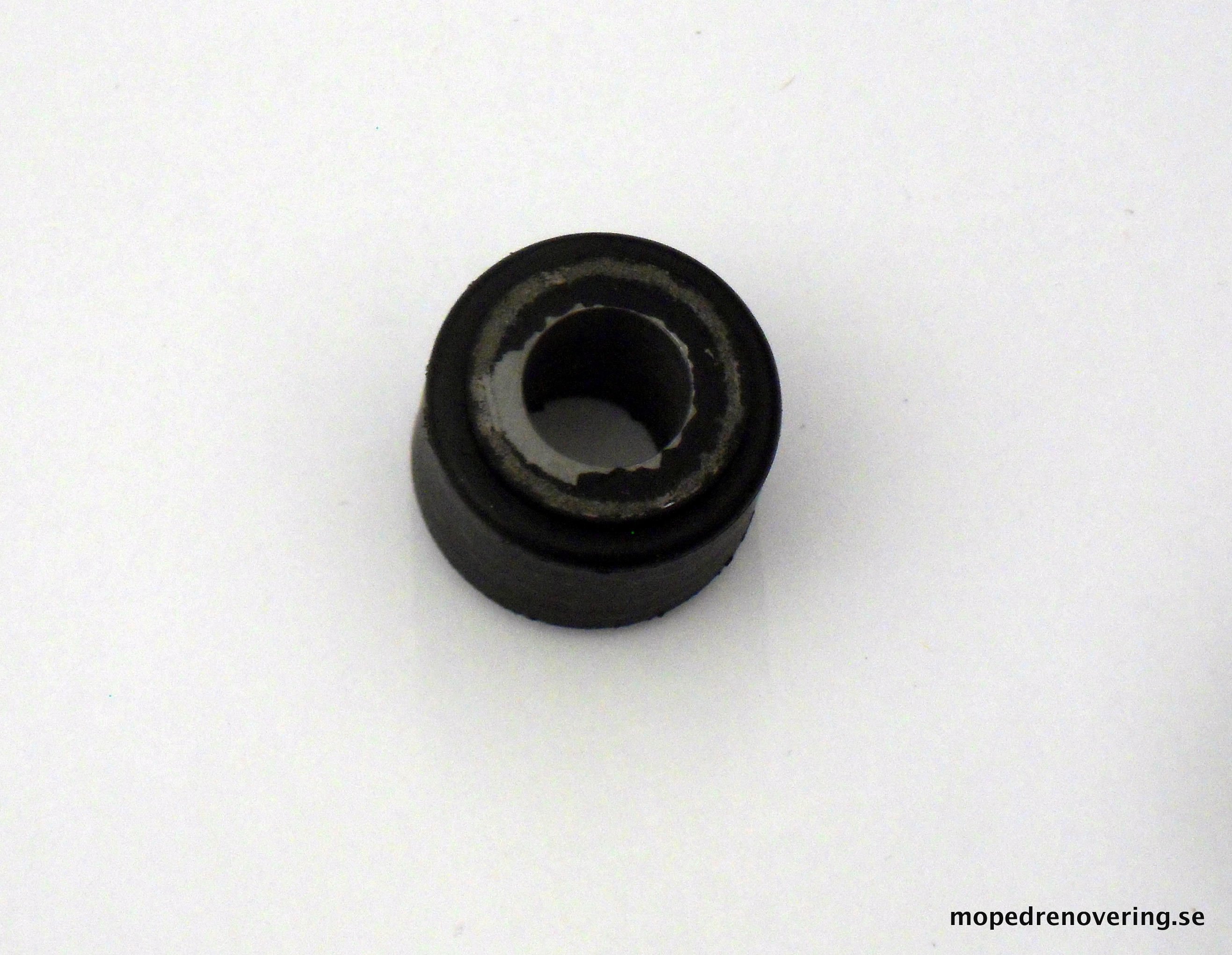 Mopedrenovering.se - Rubber bushing for cylinder head and crank case